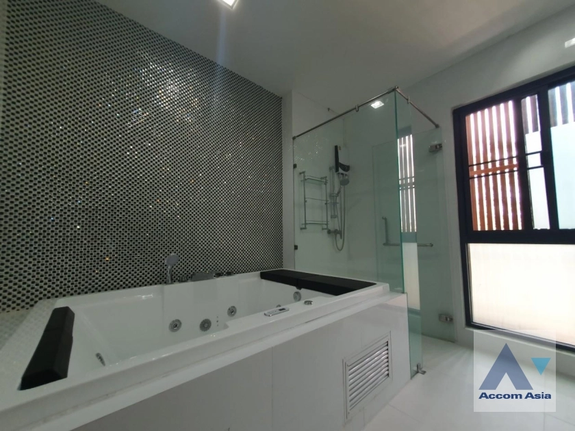 26  3 br House for rent and sale in Sukhumvit ,Bangkok BTS Phra khanong AA35536