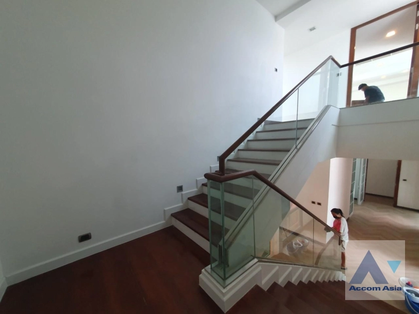 28  3 br House for rent and sale in Sukhumvit ,Bangkok BTS Phra khanong AA35536
