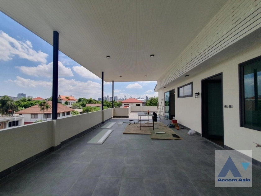 33  3 br House for rent and sale in Sukhumvit ,Bangkok BTS Phra khanong AA35536