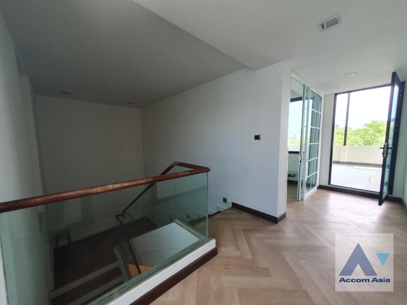 38  3 br House for rent and sale in Sukhumvit ,Bangkok BTS Phra khanong AA35536