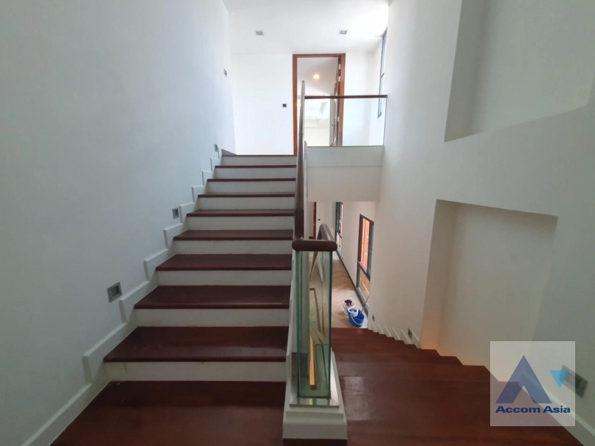 40  3 br House for rent and sale in Sukhumvit ,Bangkok BTS Phra khanong AA35536