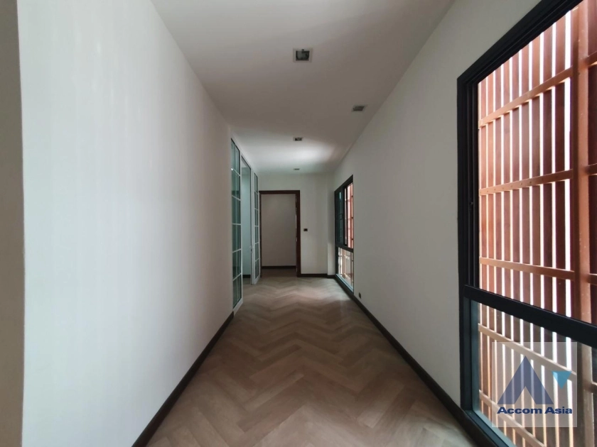 41  3 br House for rent and sale in Sukhumvit ,Bangkok BTS Phra khanong AA35536