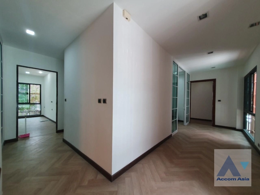 42  3 br House for rent and sale in Sukhumvit ,Bangkok BTS Phra khanong AA35536