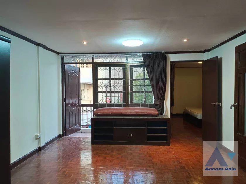  1  4 br Townhouse For Rent in sukhumvit ,Bangkok BTS Phrom Phong AA35544