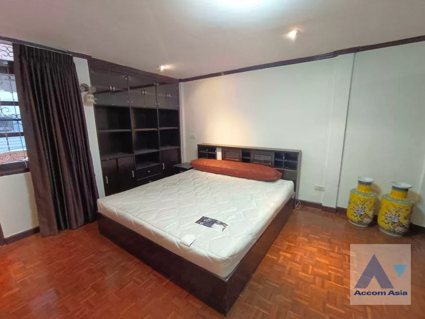 4 Bedrooms  Townhouse For Rent in Sukhumvit, Bangkok  near BTS Phrom Phong (AA35544)