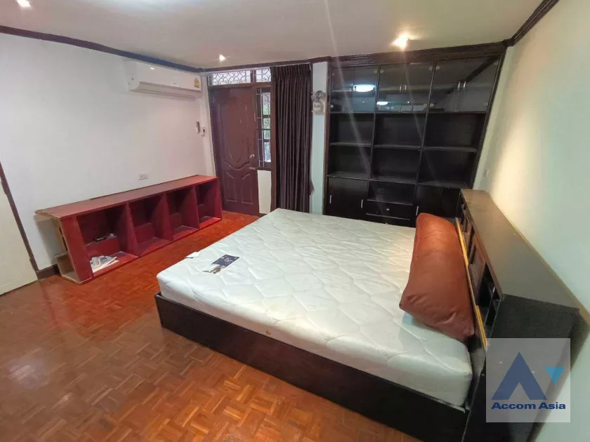 5  4 br Townhouse For Rent in sukhumvit ,Bangkok BTS Phrom Phong AA35544