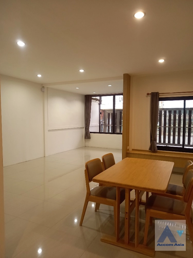  2  2 br Townhouse For Rent in Bang Na ,Bangkok BTS Udomsuk AA35570