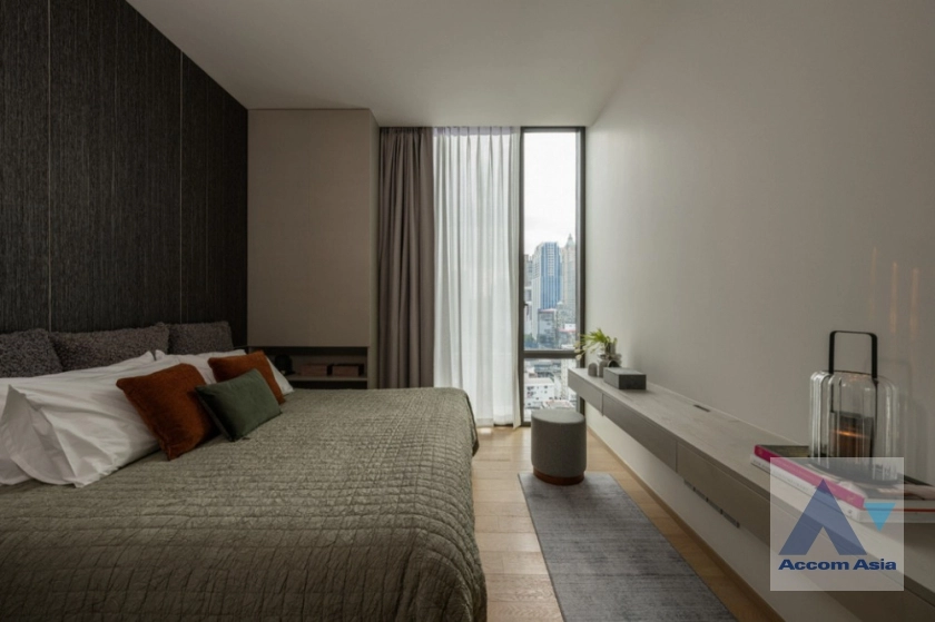 6  2 br Condominium For Sale in Ploenchit ,Bangkok BTS Chitlom at 28 Chidlom AA35576