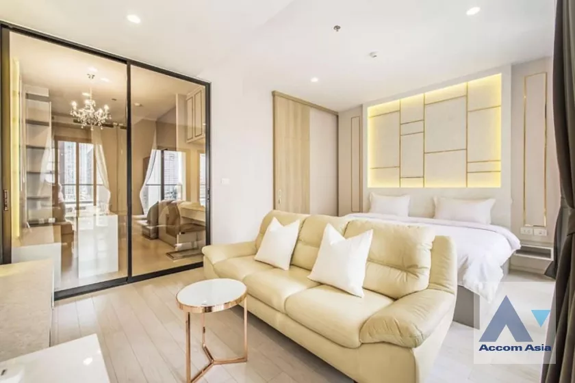 unit 1 Bedroom  Condominium For Rent & Sale in Ploenchit, Bangkok  near BTS Ploenchit (AA35580)