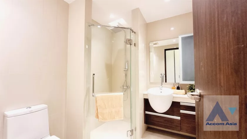 8  2 br Condominium For Sale in Sukhumvit ,Bangkok BTS Phra khanong at Sky Walk Condominium AA35587