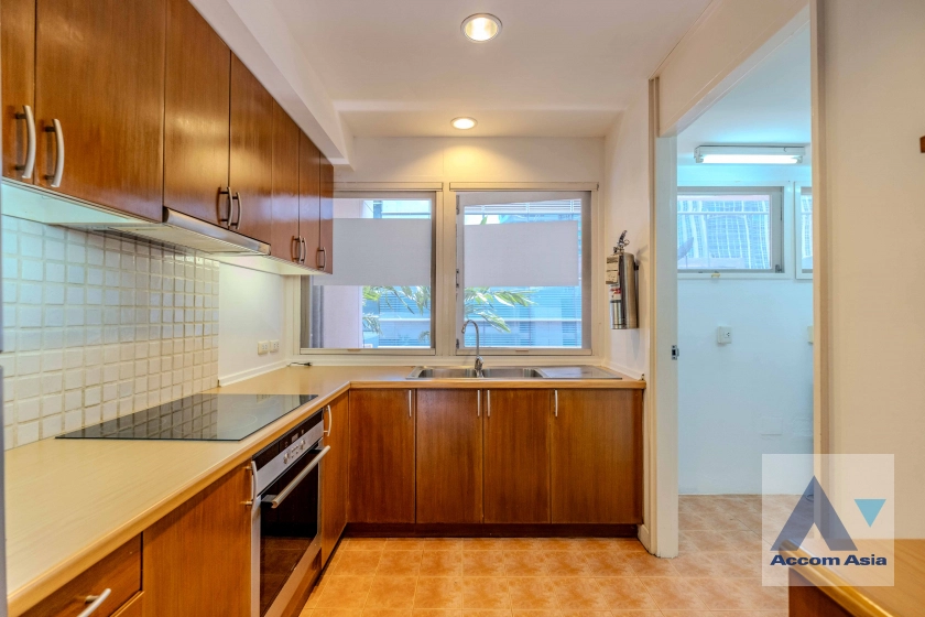 unit 2 Bedrooms  Apartment For Rent in Ploenchit, Bangkok  near BTS Ploenchit (AA35588)