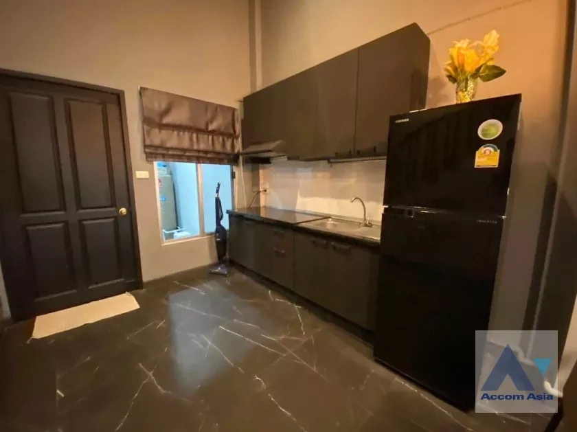  3 Bedrooms  Townhouse For Rent in Ratchadapisek, Bangkok  (AA35595)