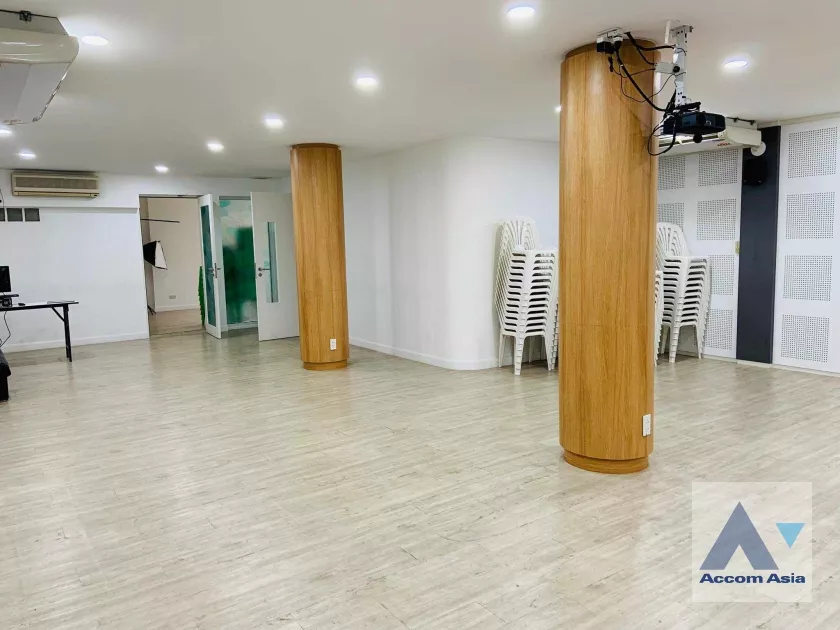 unit Building For Sale in Sukhumvit, Bangkok  near BTS Thong Lo (AA35609)