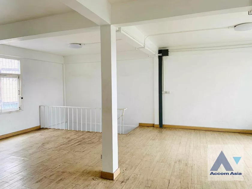 9  Building For Sale in Sukhumvit ,Bangkok BTS Thong Lo AA35609