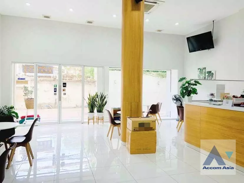 unit Building For Sale in Sukhumvit, Bangkok  near BTS Thong Lo (AA35609)