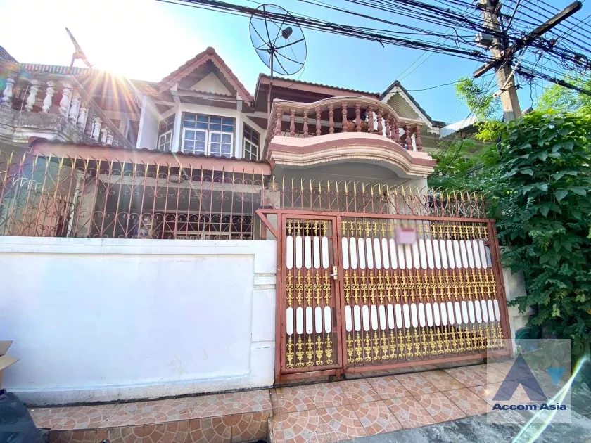  4 Bedrooms  Townhouse For Sale in Sukhumvit, Bangkok  near BTS On Nut (AA35630)