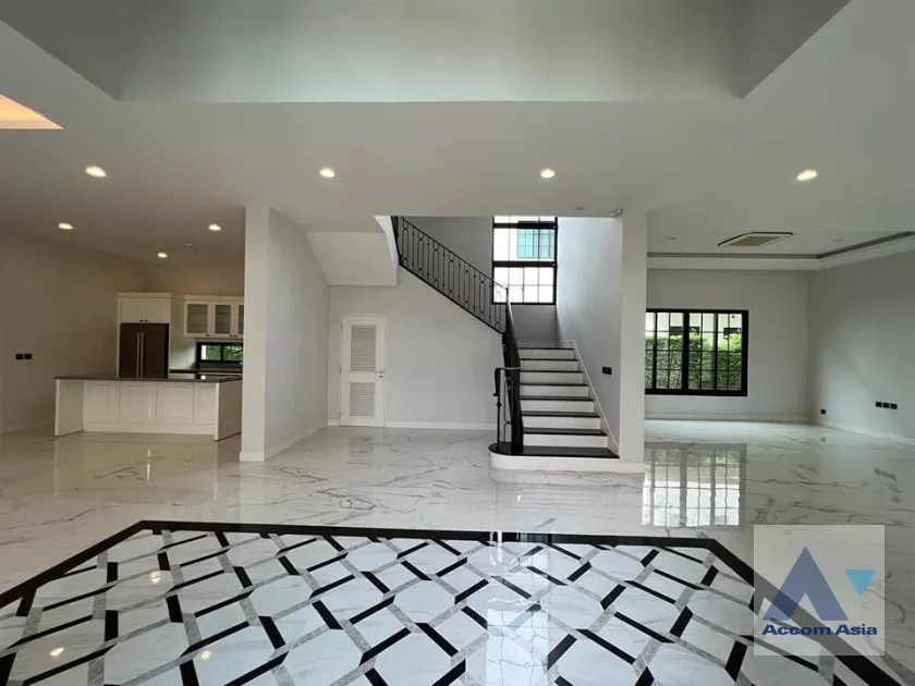  5 Bedrooms  House For Sale in Pattanakarn, Bangkok  (AA35635)