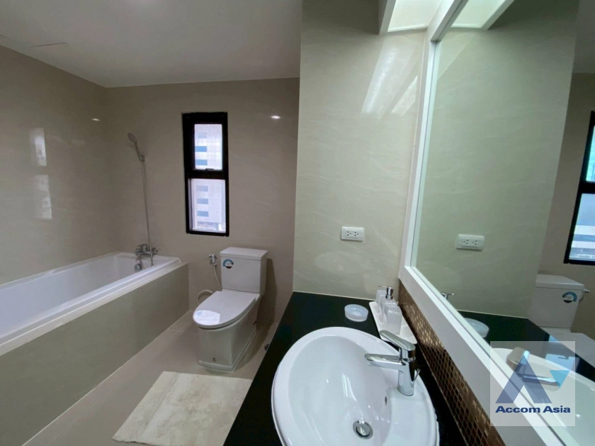 11  3 br Apartment for rent and sale in Sukhumvit ,Bangkok BTS Asok - MRT Sukhumvit at Perfect Apartment for Big Family, Prime Location Near Main Street AA35644