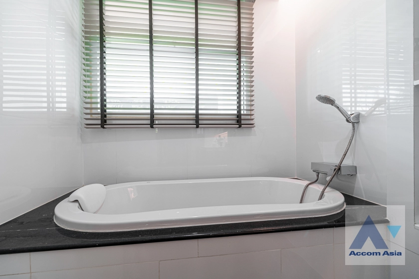 17  3 br Apartment for rent and sale in Sukhumvit ,Bangkok BTS Ekkamai at New Modern Classic Apartment, Near Main Street AA35651