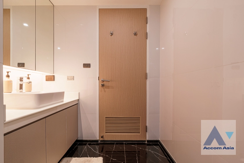 26  3 br Apartment for rent and sale in Sukhumvit ,Bangkok BTS Ekkamai at New Modern Classic Apartment, Near Main Street AA35651