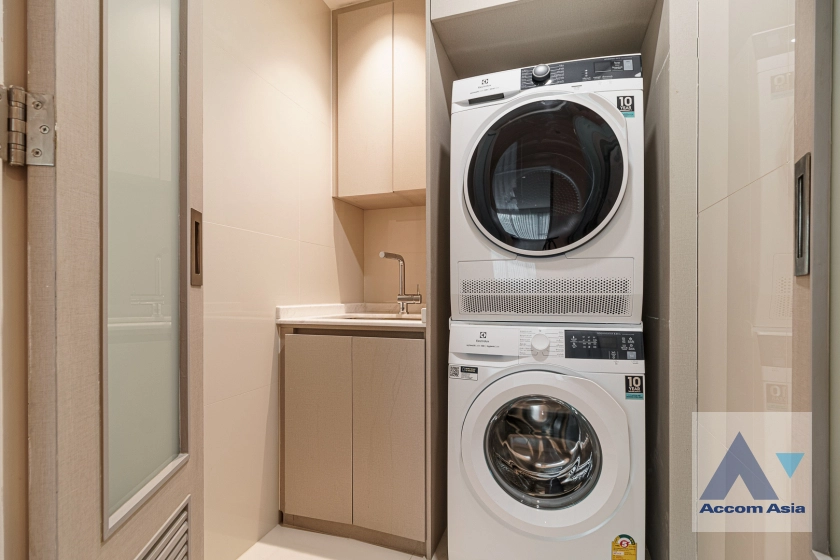 28  3 br Apartment for rent and sale in Sukhumvit ,Bangkok BTS Ekkamai at New Modern Classic Apartment, Near Main Street AA35651