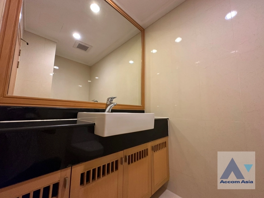 25  3 br Apartment for rent and sale in Sukhumvit ,Bangkok BTS Phrom Phong at Apartment with Top Facilities, Close to Emshere AA35654