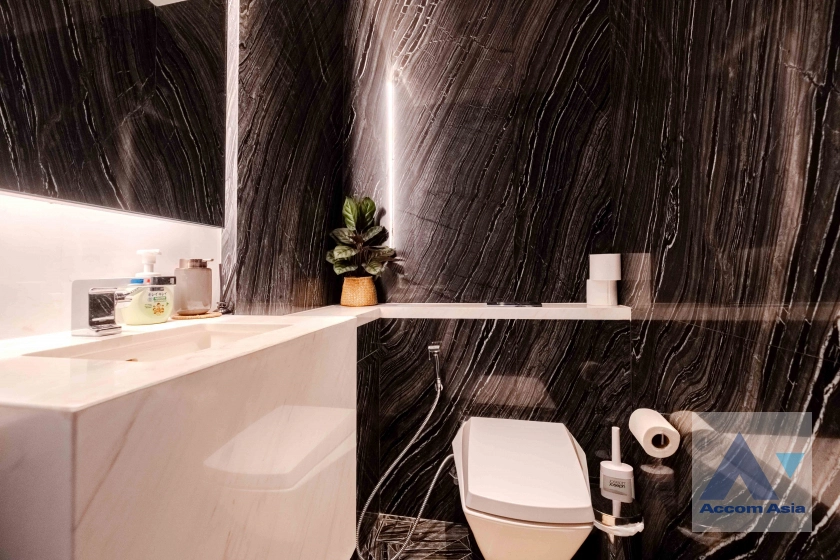 21  2 br Condominium for rent and sale in Sathorn ,Bangkok BTS Saphan Taksin at Four Seasons Private Residences AA35661