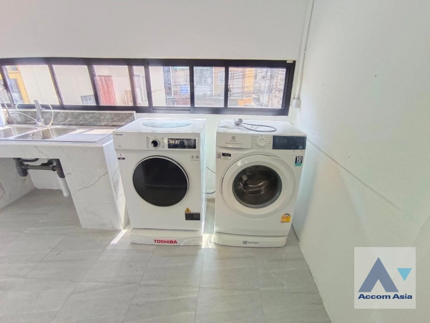 9  1 br House for rent and sale in Sathorn ,Bangkok BRT Thanon Chan AA35662