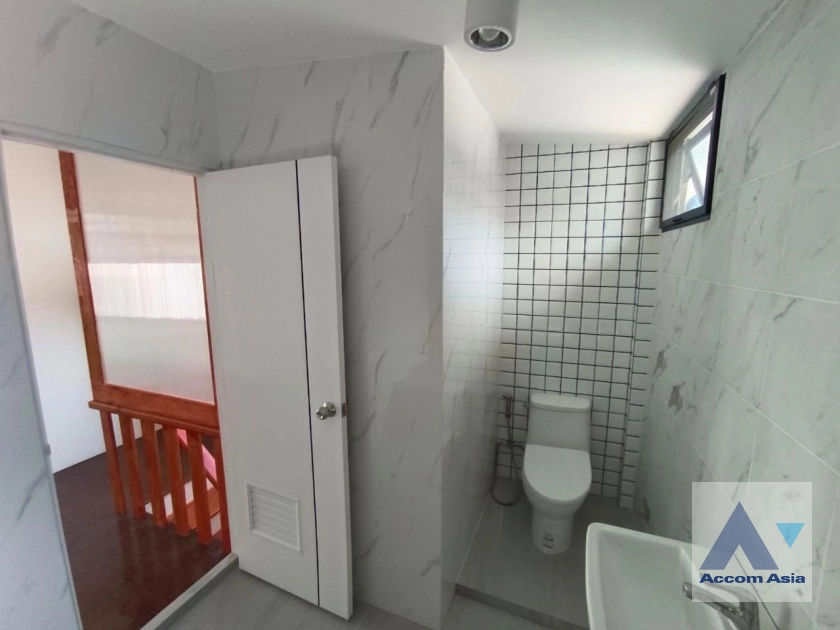 17  1 br House for rent and sale in Sathorn ,Bangkok BRT Thanon Chan AA35662