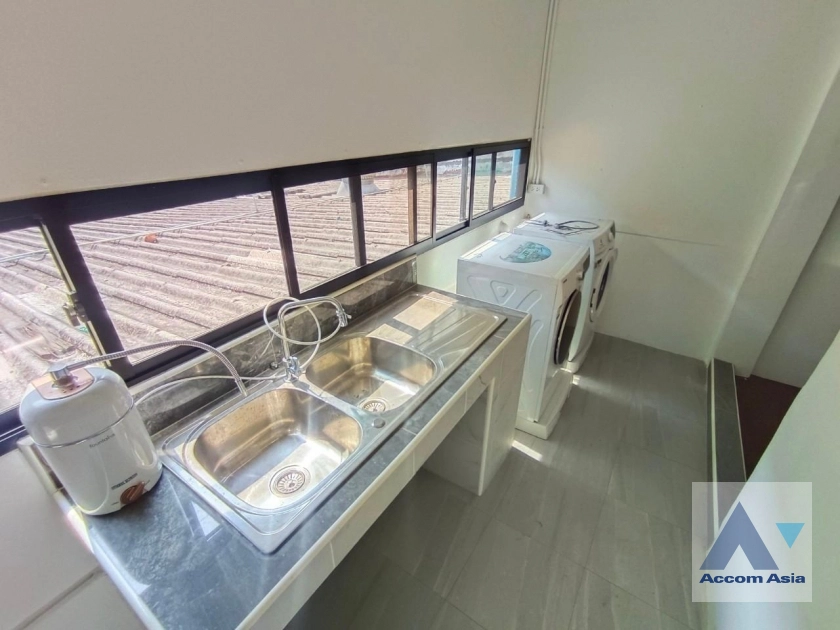 8  1 br House for rent and sale in Sathorn ,Bangkok BRT Thanon Chan AA35662