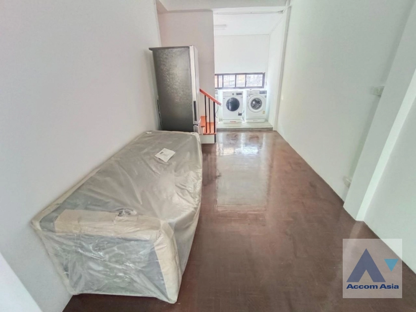 7  1 br House for rent and sale in Sathorn ,Bangkok BRT Thanon Chan AA35662
