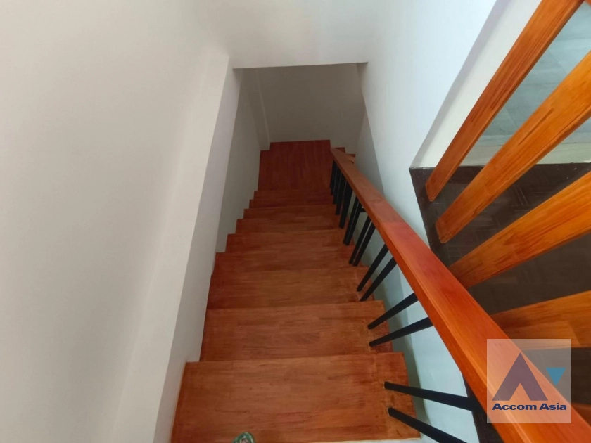 5  1 br House for rent and sale in Sathorn ,Bangkok BRT Thanon Chan AA35662