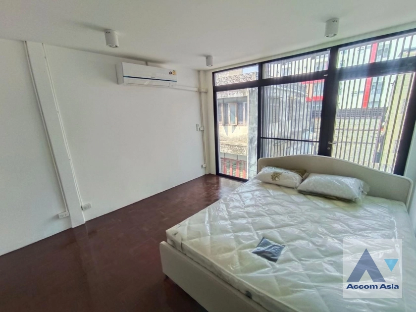 16  1 br House for rent and sale in Sathorn ,Bangkok BRT Thanon Chan AA35662