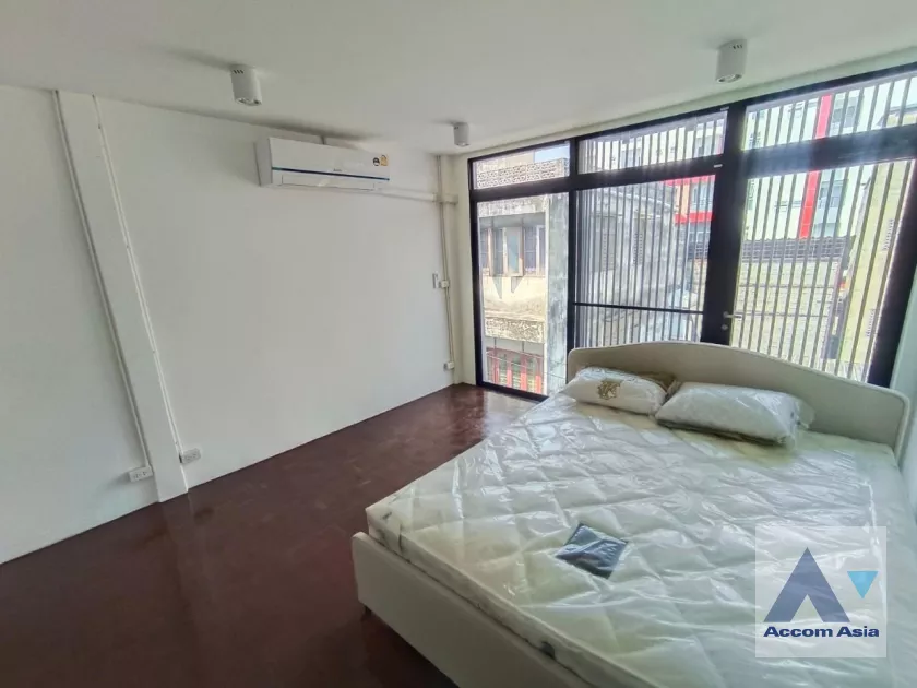 16  1 br House for rent and sale in sathorn ,Bangkok BRT Thanon Chan AA35662
