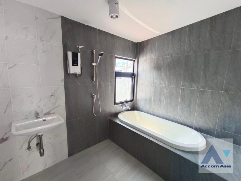 18  1 br House for rent and sale in Sathorn ,Bangkok BRT Thanon Chan AA35662