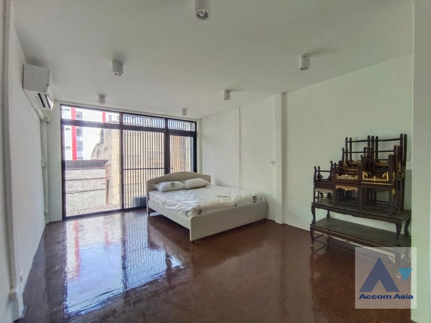 13  1 br House for rent and sale in Sathorn ,Bangkok BRT Thanon Chan AA35662