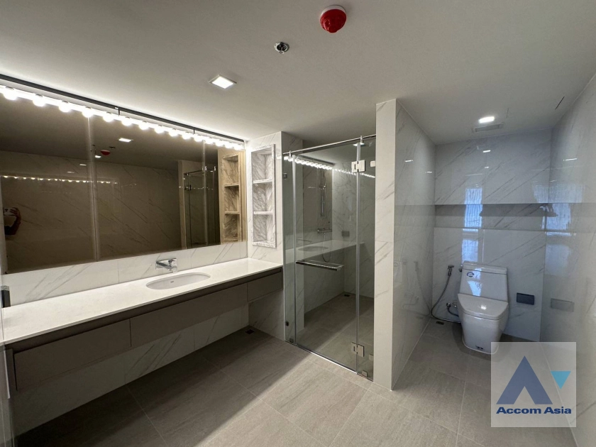 18  4 br Apartment For Rent in Sukhumvit ,Bangkok BTS Asok at Comfortable of Living Space AA35674