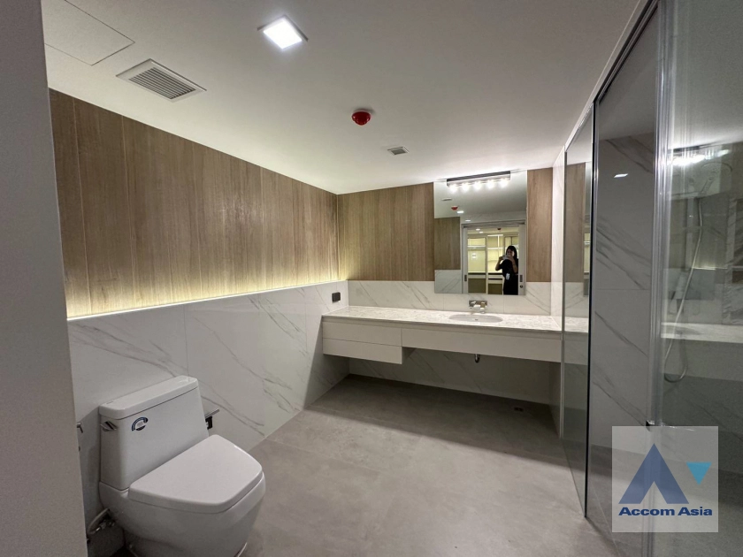 17  4 br Apartment For Rent in Sukhumvit ,Bangkok BTS Asok at Comfortable of Living Space AA35674