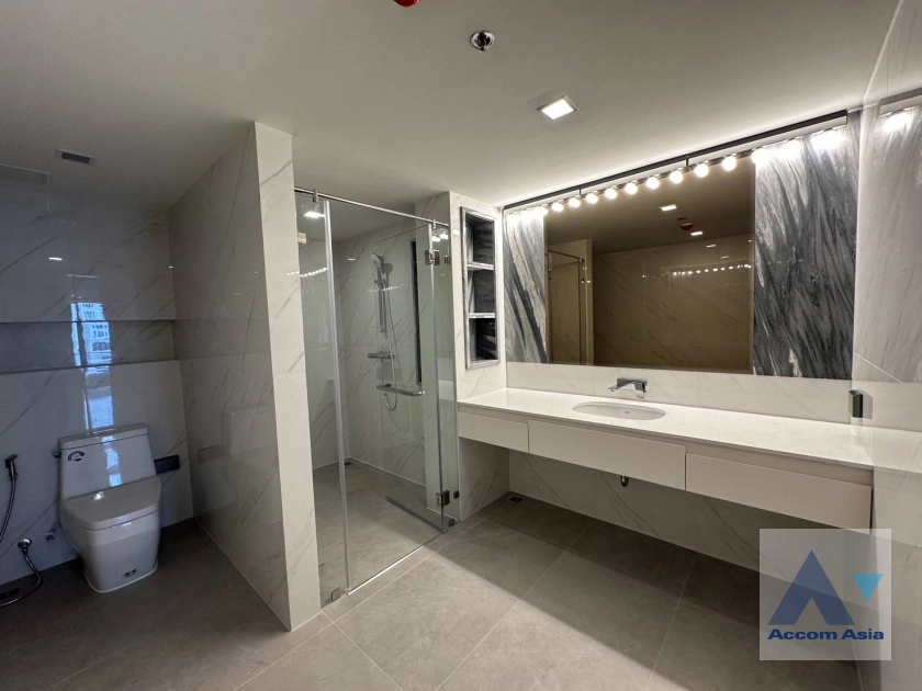 19  4 br Apartment For Rent in Sukhumvit ,Bangkok BTS Asok at Comfortable of Living Space AA35674