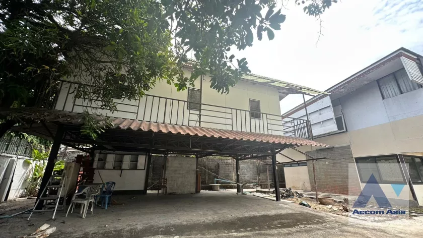  House For Sale in Sukhumvit, Bangkok  near BTS Thong Lo (AA35680)