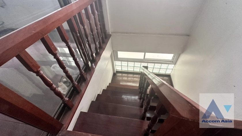 8  House For Sale in Sukhumvit ,Bangkok BTS Thong Lo AA35680