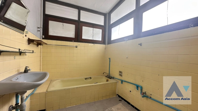 35  House For Sale in Sukhumvit ,Bangkok BTS Thong Lo AA35680