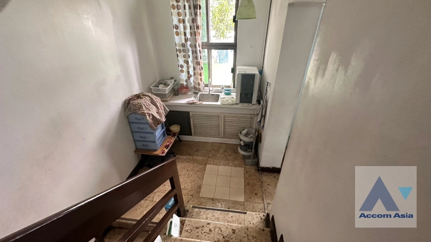  1  4 br House For Sale in Sukhumvit ,Bangkok BTS Thong Lo AA35684