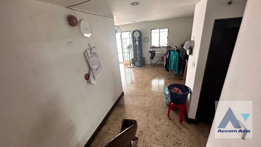 6  4 br House For Sale in Sukhumvit ,Bangkok BTS Thong Lo AA35684