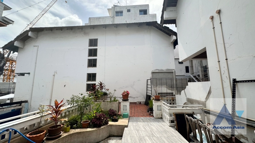  2  4 br House For Sale in Sukhumvit ,Bangkok BTS Thong Lo AA35684