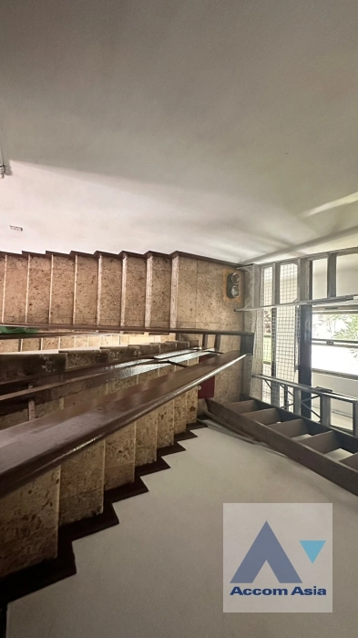 4  4 br House For Sale in Sukhumvit ,Bangkok BTS Thong Lo AA35684