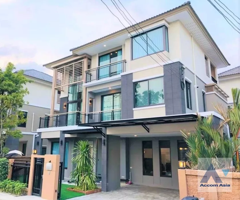 unit 4 Bedrooms  House For Sale in Pattanakarn, Bangkok  (AA35685)
