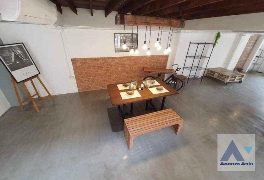 unit 2 Bedrooms  House For Rent & Sale in New Phetchaburi, Bangkok  (AA35715)