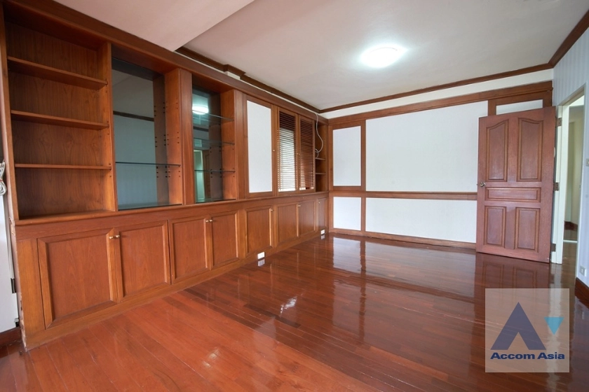 11  3 br House For Rent in Sathorn ,Bangkok BRT Thanon Chan AA35724