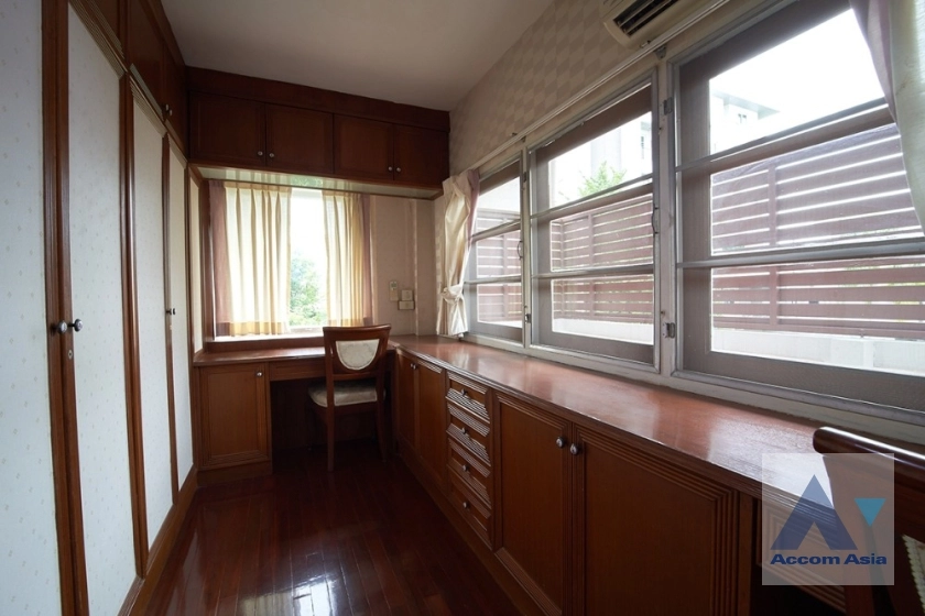 8  3 br House For Rent in Sathorn ,Bangkok BRT Thanon Chan AA35724